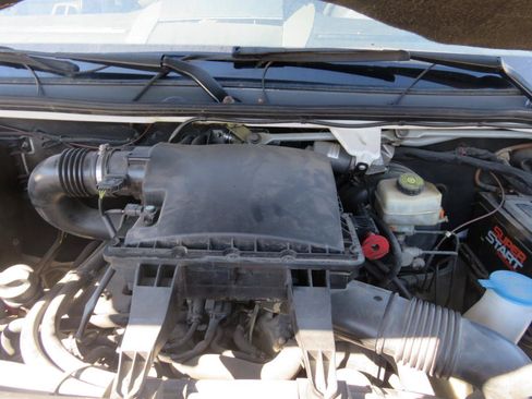 Used 2010 Freightliner Sprinter 2500 RWD image 19