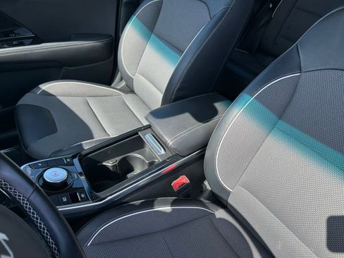 Used 2022 Kia Niro EX FWD image 20