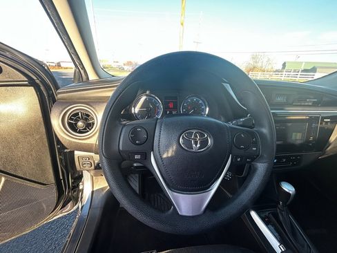 Used 2017 Toyota Corolla LE image 13
