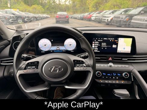 Used 2023 Hyundai Elantra SEL w/ Convenience Package FWD image 12