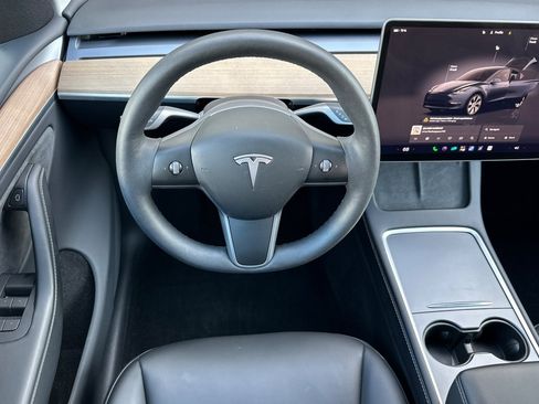 Used 2024 Tesla Model Y Long Range AWD/4WD image 13