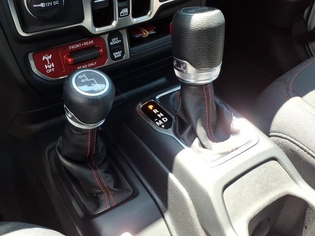 Used 2023 Jeep Wrangler Unlimited Rubicon w/ Cold Weather Group AWD/4WD image 17