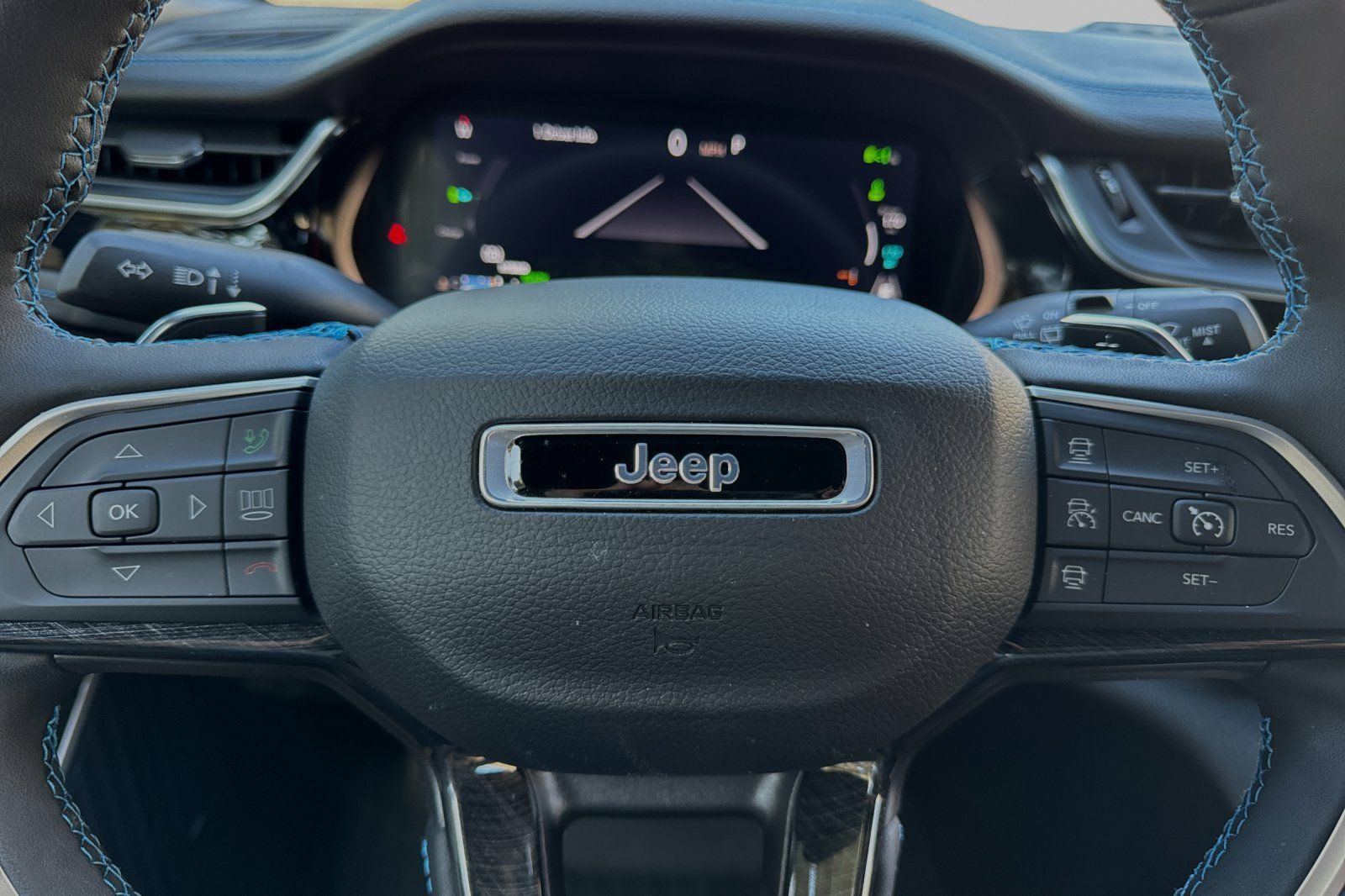 New 2023 Jeep Grand Cherokee Trailhawk w/ Advanced Protech Group II AWD/4WD image 23