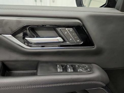 Used 2025 GMC Yukon XL Denali AWD/4WD image 20