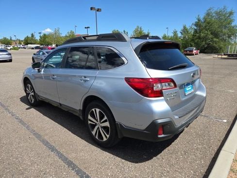 Used 2018 Subaru Outback 3.6R Limited AWD/4WD image 4