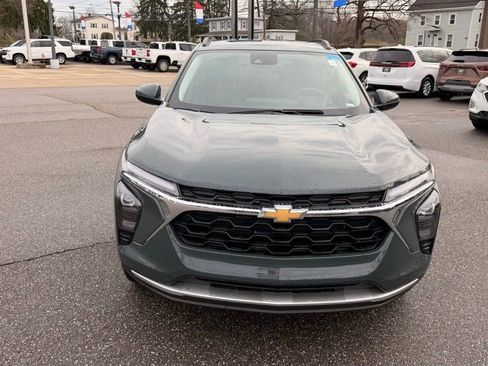 Used 2025 Chevrolet Trax LT image 3