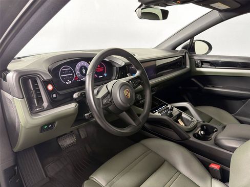 Certified 2024 Porsche Cayenne Coupe AWD/4WD image 4