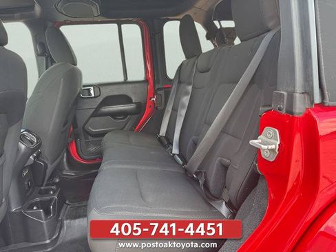 Used 2022 Jeep Wrangler Unlimited Sahara AWD/4WD image 18