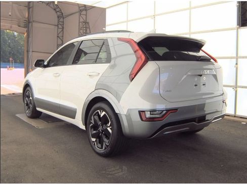 Used 2023 Kia Niro Wave FWD image 3
