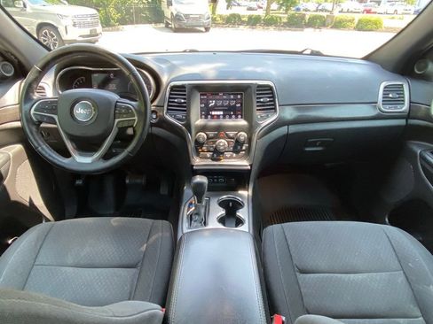 Used 2018 Jeep Grand Cherokee Laredo AWD/4WD image 24