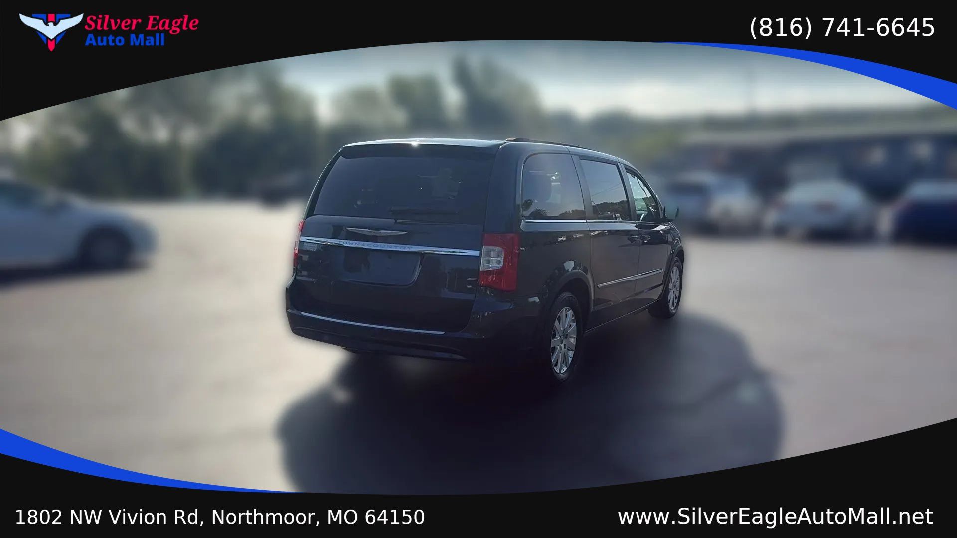 Used 2014 Chrysler Town & Country Touring FWD image 5