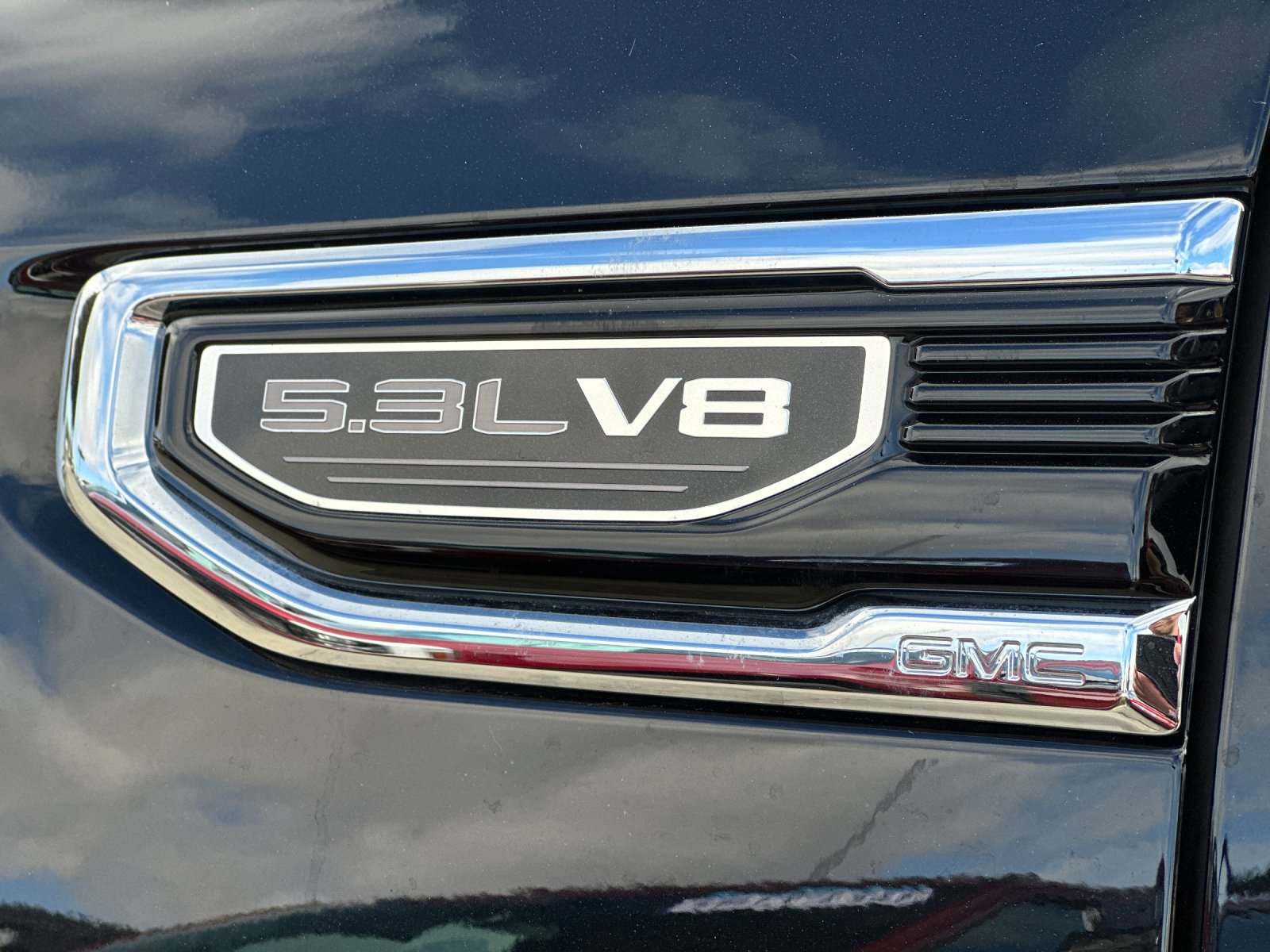 Used 2025 GMC Sierra 1500 SLT AWD/4WD image 39