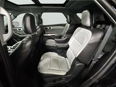 Used 2021 Ford Explorer XLT w/ Equipment Group 202A image 24