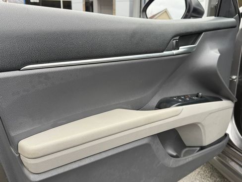 Used 2019 Toyota Camry SE image 17