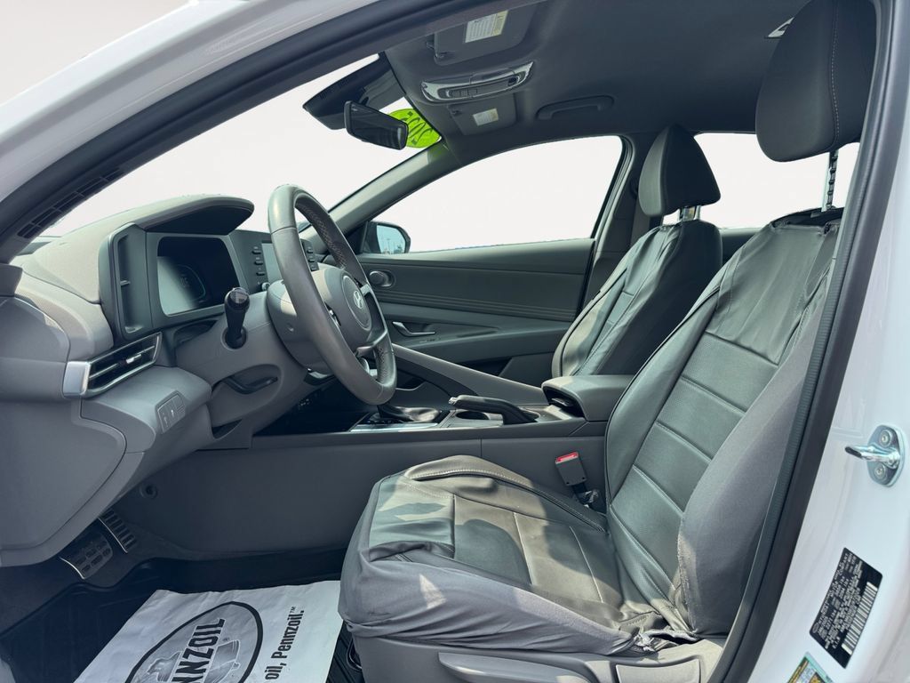 Used 2025 Hyundai Elantra Sport FWD image 9