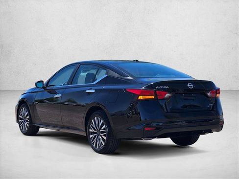 Used 2025 Nissan Altima 2.5 SV AWD/4WD image 8