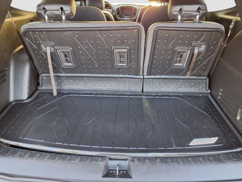 Used 2020 Chevrolet Traverse LT image 30