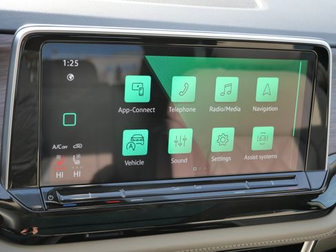 Certified 2024 Volkswagen Atlas SEL Premium R-Line image 23