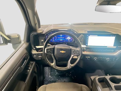 Used 2025 Chevrolet Silverado 2500 LT w/ Convenience Package AWD/4WD image 21