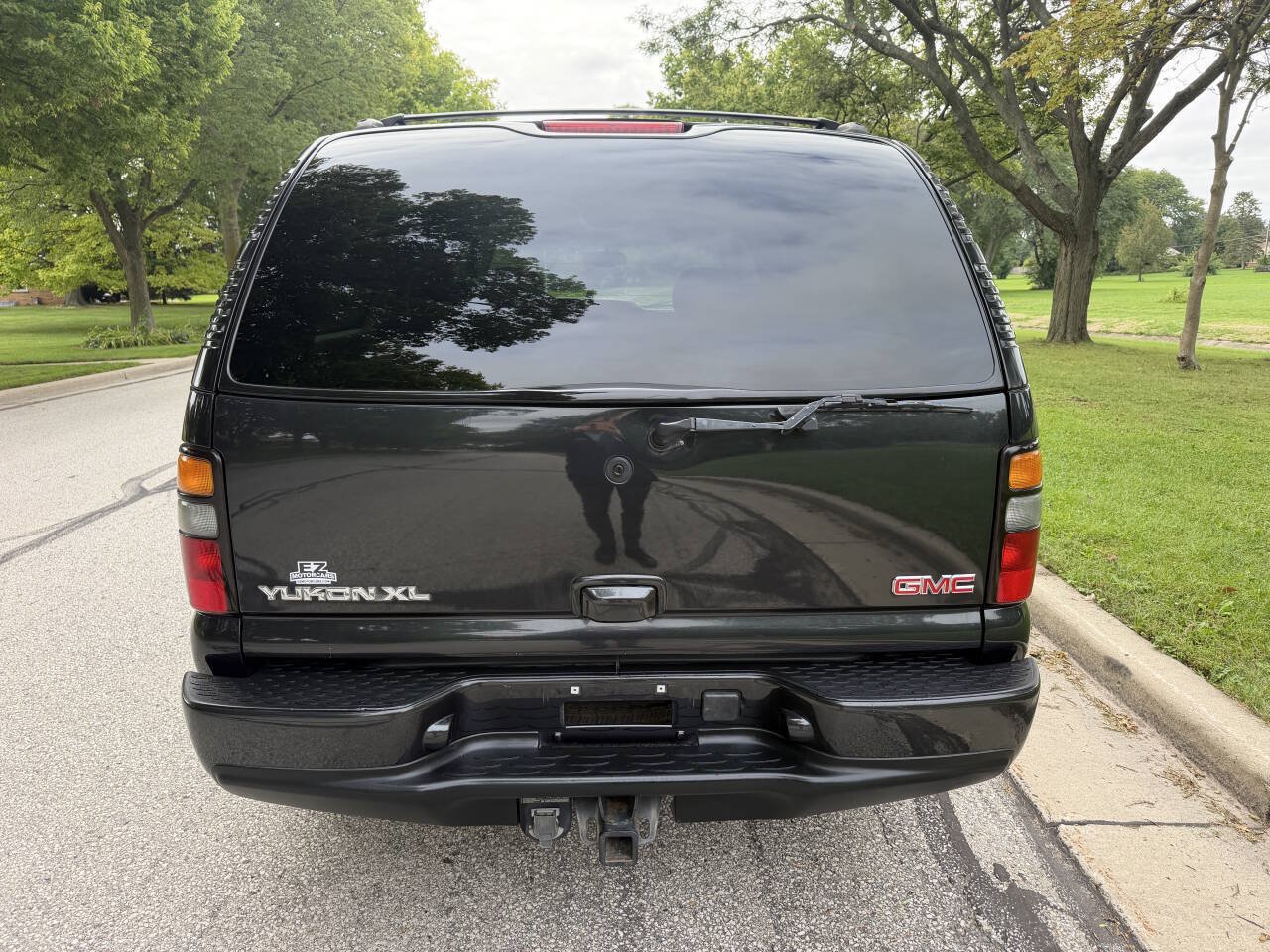 Used 2004 GMC Yukon XL Denali AWD/4WD image 4