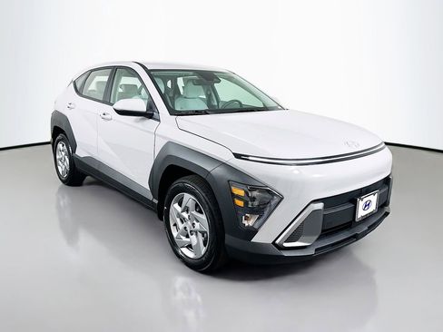 New 2026 Hyundai Kona SE image 3