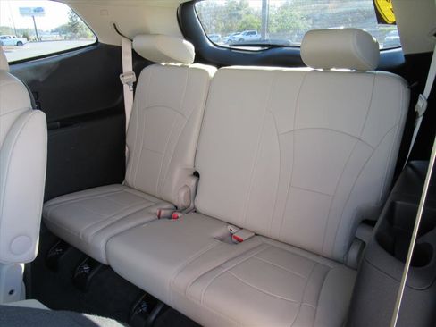 Used 2019 Buick Enclave Essence image 17