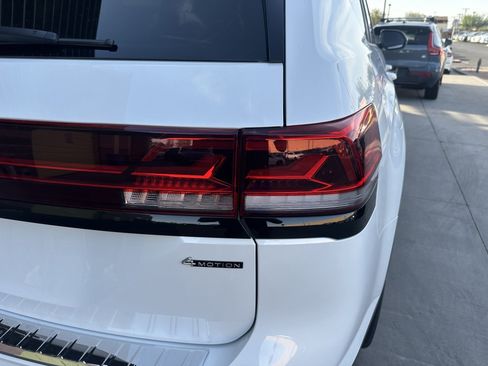 Used 2024 Volkswagen Atlas Peak Edition SEL image 13