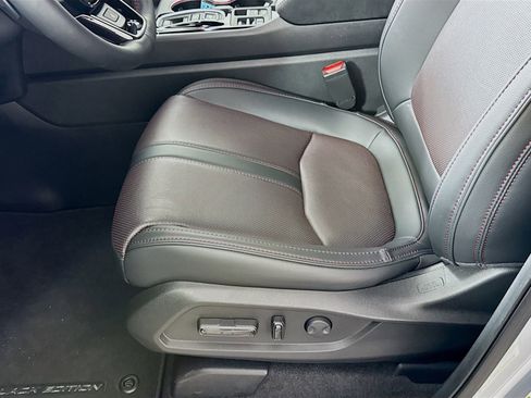 Used 2026 Honda Pilot Black Edition image 16