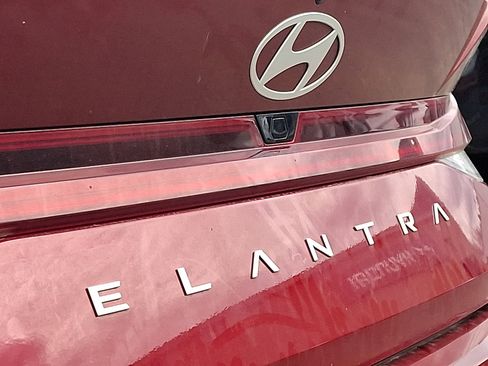 Used 2025 Hyundai Elantra Hybrid FWD image 4