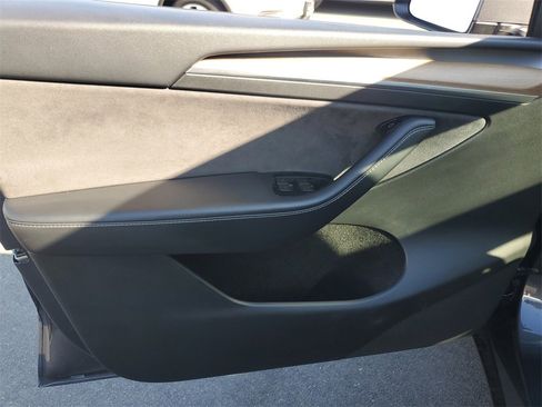 Used 2023 Tesla Model Y Performance image 19
