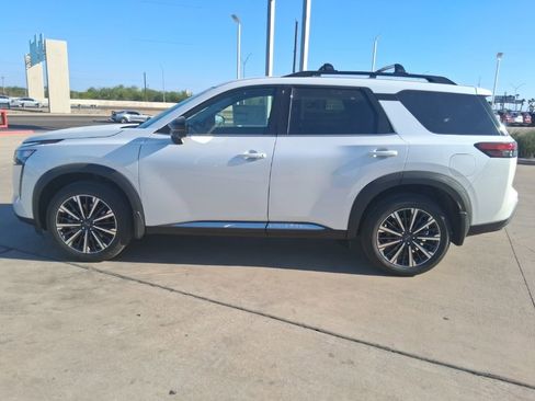 New 2026 Nissan Pathfinder Platinum AWD/4WD image 3