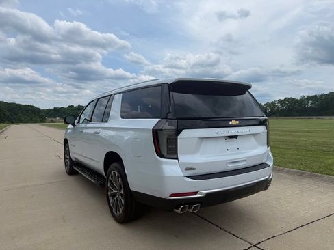 New 2026 Chevrolet Suburban High Country w/ Sun And Tow Package AWD/4WD image 9