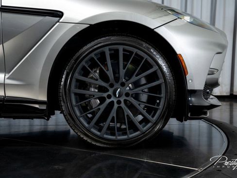 Used 2025 Aston Martin DBX 707 image 22