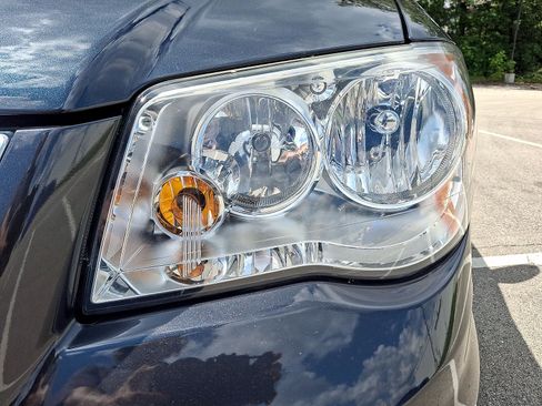Used 2014 Chrysler Town & Country Touring FWD image 28