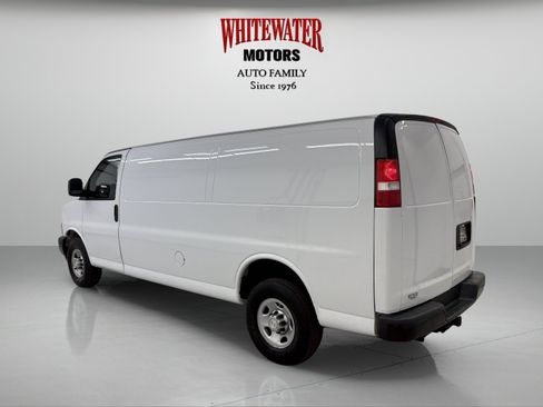 Used 2021 Chevrolet Express 3500 Extended w/ Driver Convenience Package RWD image 2