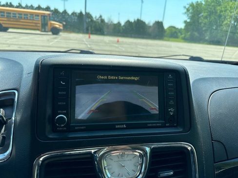 Used 2012 Chrysler Town & Country Touring w/ Entertainment Group #1 FWD image 28