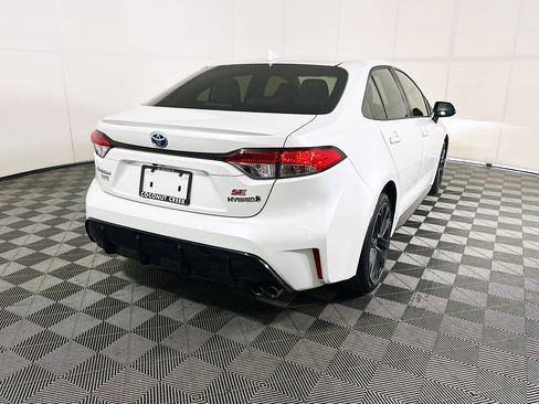 Used 2023 Toyota Corolla SE FWD image 3