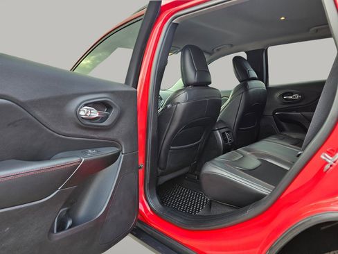 Used 2019 Jeep Cherokee Trailhawk w/ Comfort/Convenience Group image 22