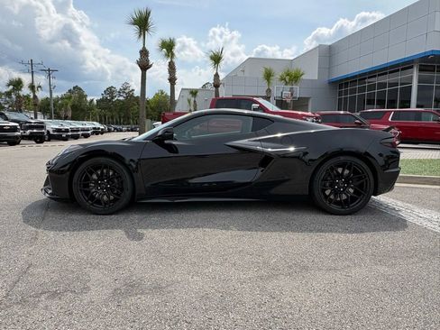 Used 2025 Chevrolet Corvette Z06 RWD image 3