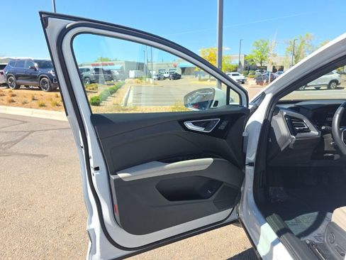 Used 2023 Audi Q4 e-tron Premium Plus w/ Premium Plus image 9