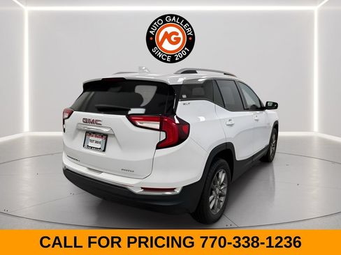 Used 2022 GMC Terrain SLT AWD/4WD image 3