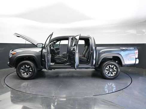 Used 2023 Toyota Tacoma TRD Off-Road w/ Technology Package AWD/4WD image 37