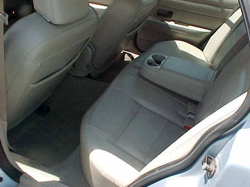Used 2007 Ford Crown Victoria LX RWD image 20