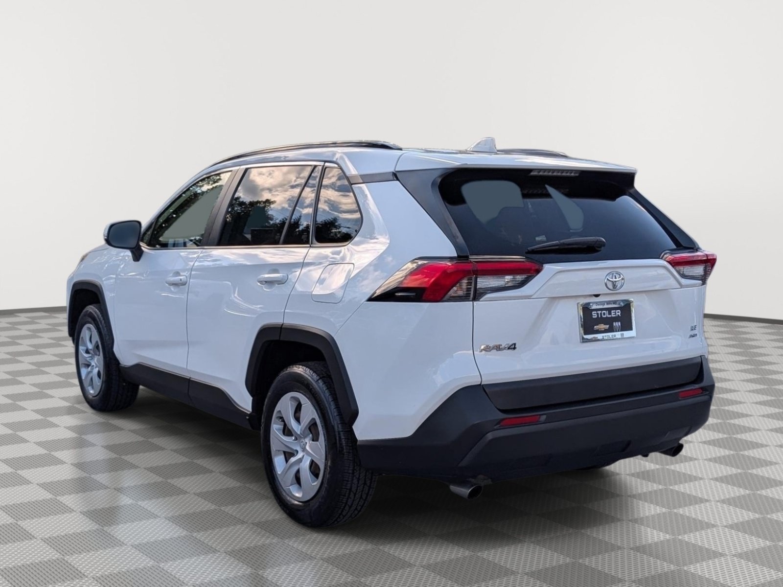 Used 2019 Toyota RAV4 LE w/ Carpet Mat Package AWD/4WD image 3