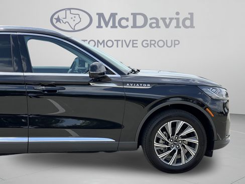 Certified 2025 Lincoln Aviator AWD image 33