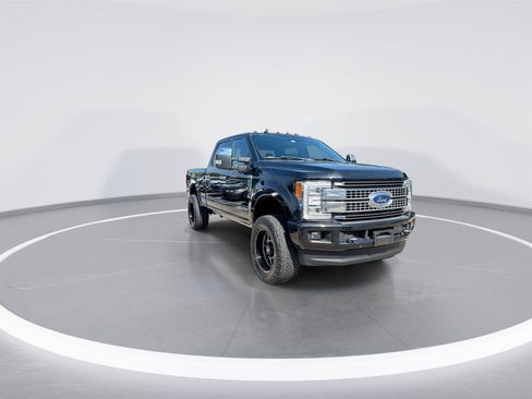Used 2019 Ford F250 Platinum w/ Platinum Ultimate Package AWD/4WD image 2