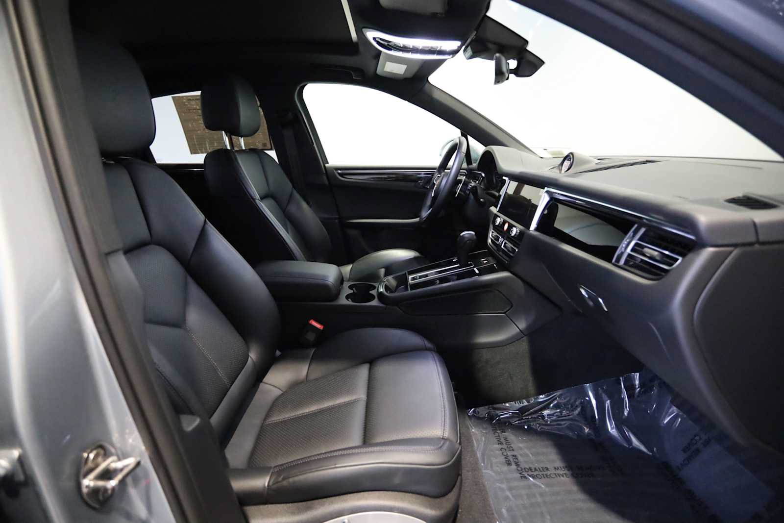 Used 2025 Porsche Macan AWD/4WD image 12