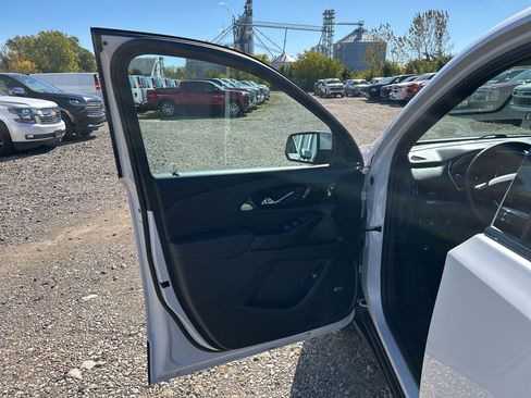 Used 2023 Chevrolet Traverse RS image 10