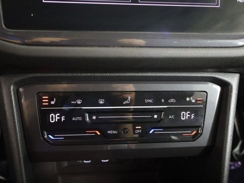 Used 2022 Volkswagen Tiguan SE image 47