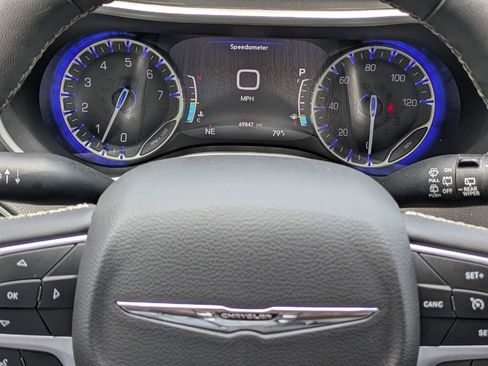 Used 2024 Chrysler Pacifica Touring-L FWD image 28